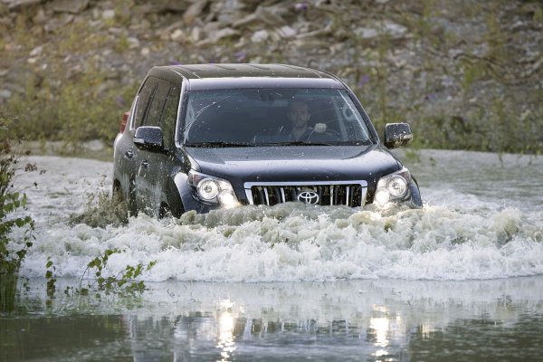 Экономят даже на пластике: Водитель сменил Toyota Land Cruiser Prado 120 на 150 и пожалел об этом в первый же месяц