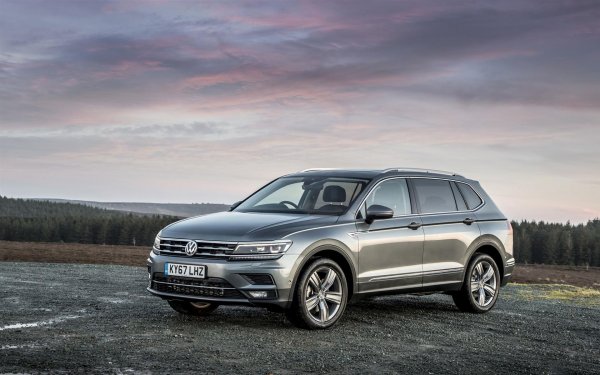 Хочется Skoda Karoq? Лучше уж смотреть в сторону VW Tiguan: Чем «немец» выигрывает «чеха»?