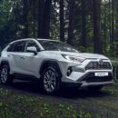 Набросились, как на свежий хлеб: Бестселлер Toyota RAV4 не оставляет шансов конкурентам