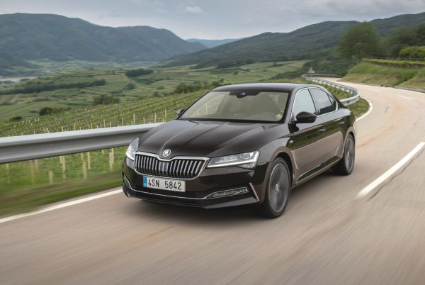 Комфортный «чех» против привлекательного «корейца»: Чем Skoda Superb лучше KIA Optima