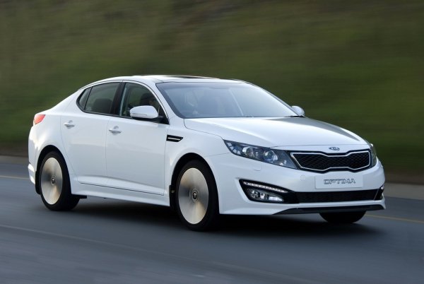 Комфортный «чех» против привлекательного «корейца»: Чем Skoda Superb лучше KIA Optima