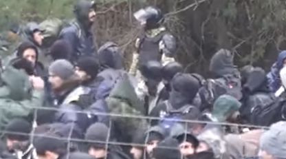 Мигранты попали в ловушку: видео белорусских 