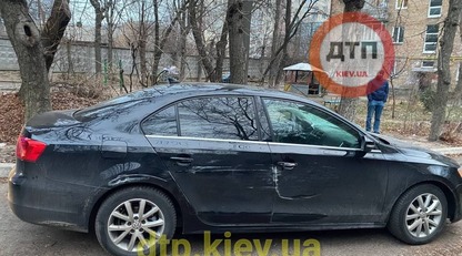 Вытаскивали через лобовое стекло: в Киеве копы задержали водителя-