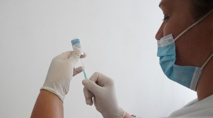 Бустерные COVID-прививки для украинцев: когда делают, кому и какие противопоказания