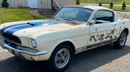 Один из самых ценных в истории: 57-летний Ford Mustang нашли в старом гараже, фото