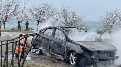 Под Одессой мужчина на спор сжег свое авто и снял это видео