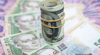 ​Доллар перешел к свободному падению: сколько стоит американская валюта