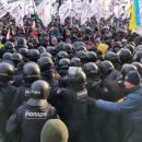 Протестующие ФОпы штурмуют здание Рады: фото и видео